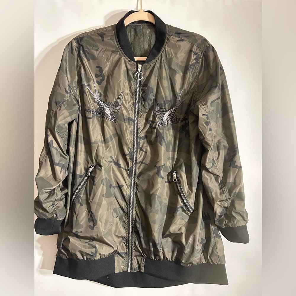 ROCK & REPUBLIC OLIVE GREEN CAMOUFLAGE WINDBREAKER BOMBER STYLE WOMEN’S JACKET
